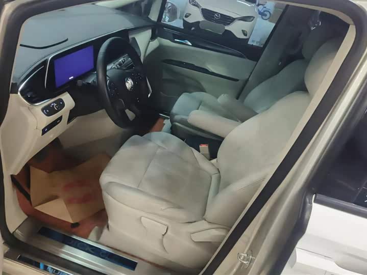 Фото 9 - Buick GL8 ES