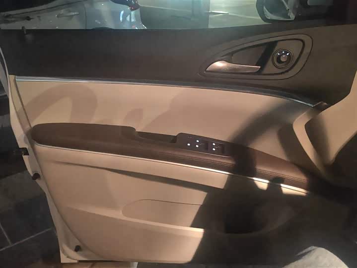 Фото 7 - Buick GL8 ES