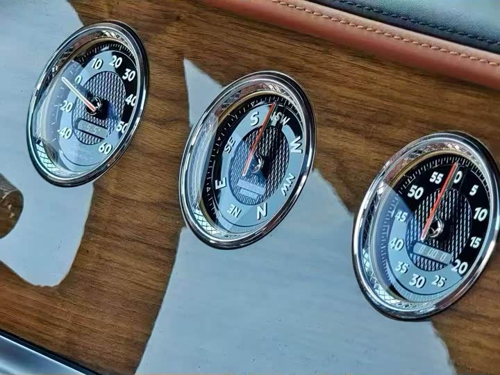 Фото 9 - Bentley Flying Spur