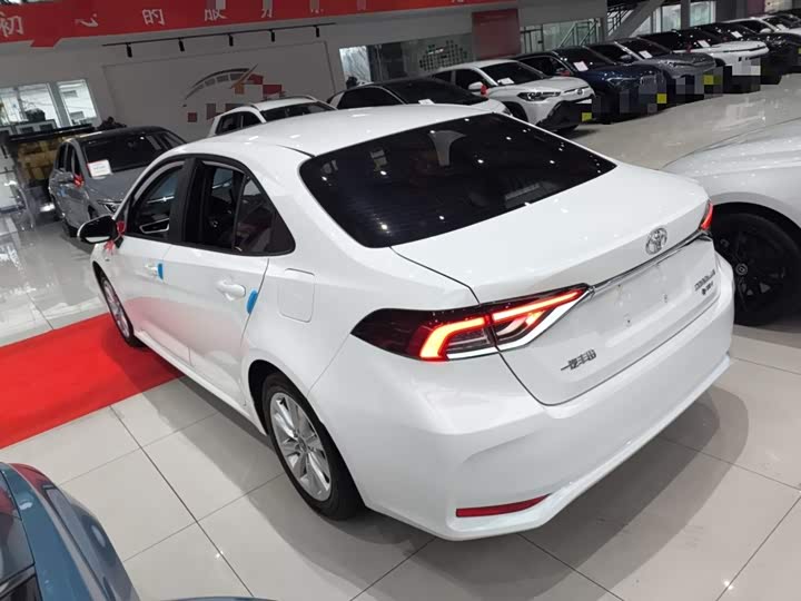 Фото 5 - Toyota Corolla