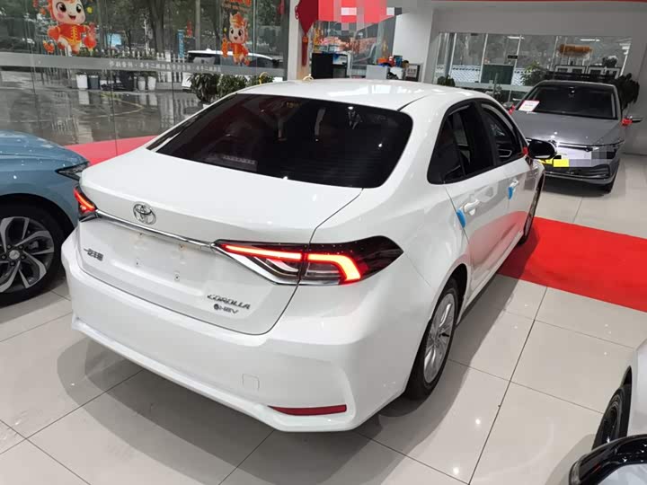 Фото 7 - Toyota Corolla