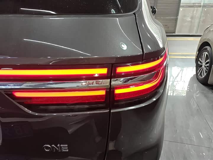 Фото 8 - LiXiang One