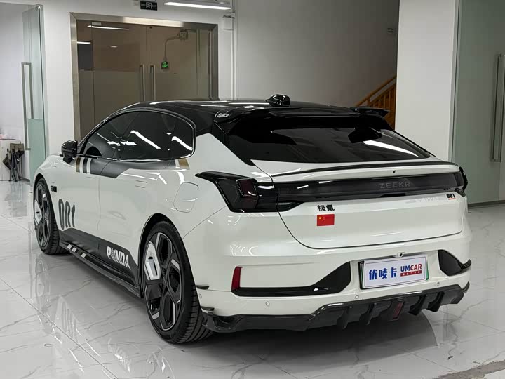 Фото 4 - Zeekr 001