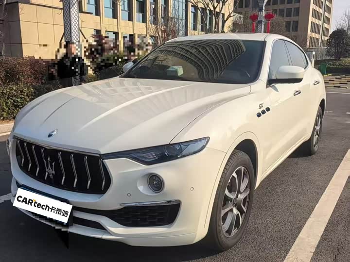 Фото 1 - Maserati Levante
