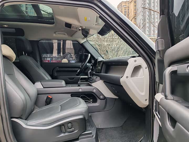 Фото 9 - Land Rover Defender