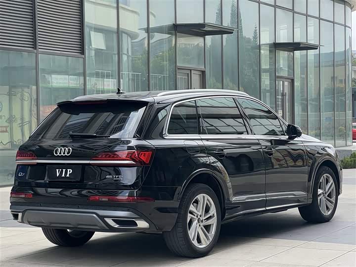 Фото 4 - Audi Q7