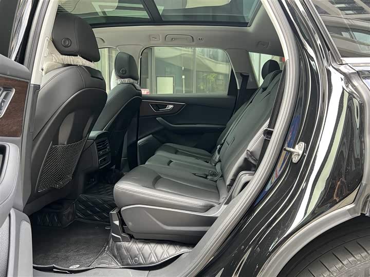 Фото 8 - Audi Q7