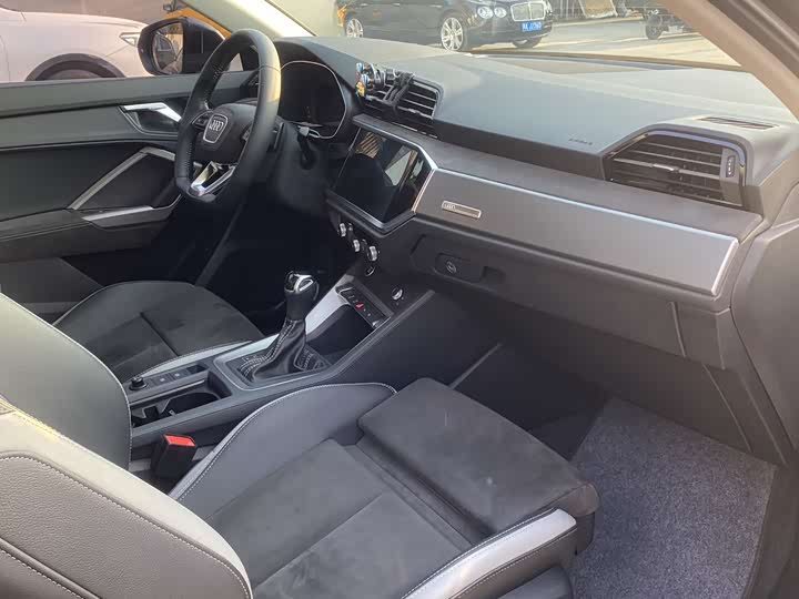 Фото 8 - Audi Q3