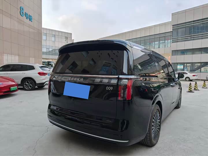Фото 5 - Zeekr 009