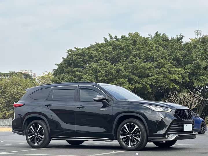 Фото 3 - Toyota Crown Kluger