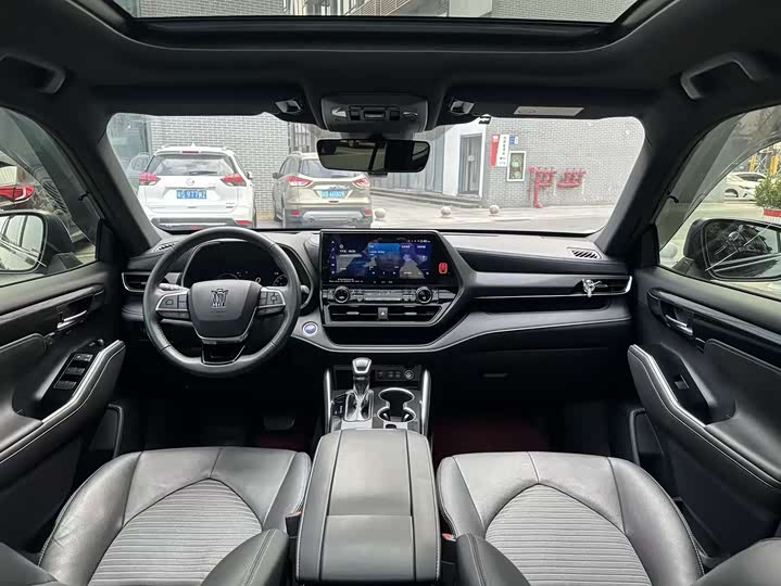 Фото 6 - Toyota Crown Kluger