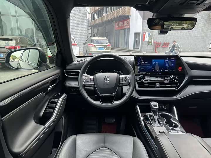 Фото 7 - Toyota Crown Kluger