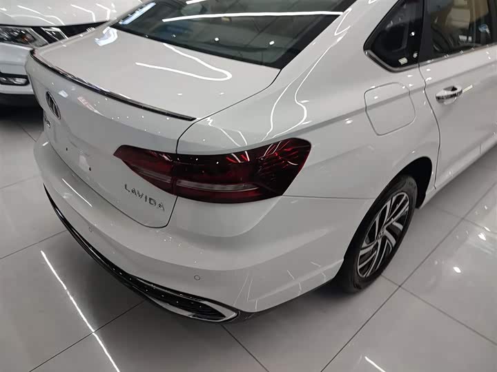 Фото 8 - Volkswagen Lavida