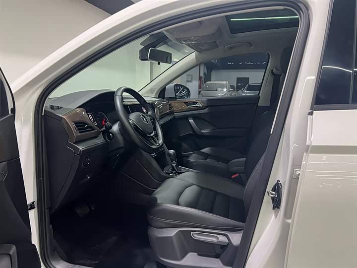 Фото 9 - Volkswagen Tharu