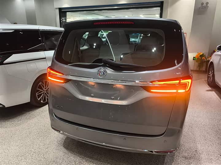 Фото 6 - Buick GL8 ES