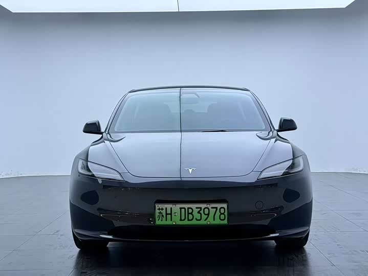Фото 2 - Tesla Model 3