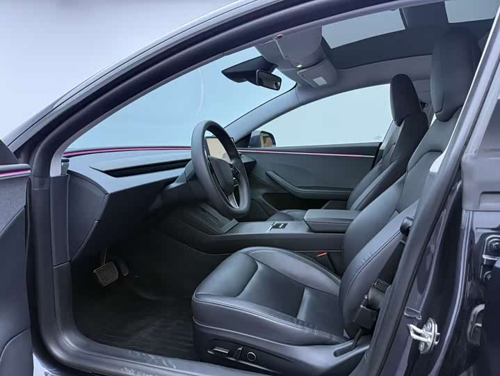 Фото 6 - Tesla Model 3