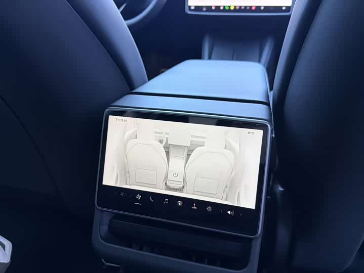 Фото 9 - Tesla Model 3