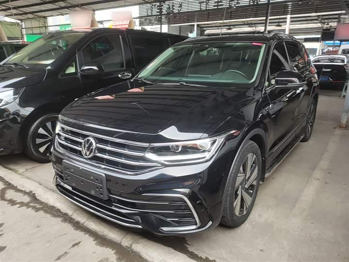 Фото 1 - Volkswagen Tiguan L Pro