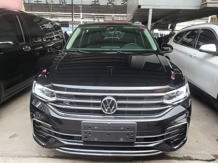 Фото 3 - Volkswagen Tiguan L Pro