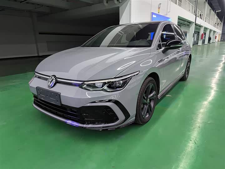 Фото 1 - Volkswagen Golf