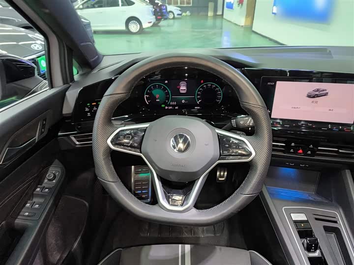 Фото 3 - Volkswagen Golf