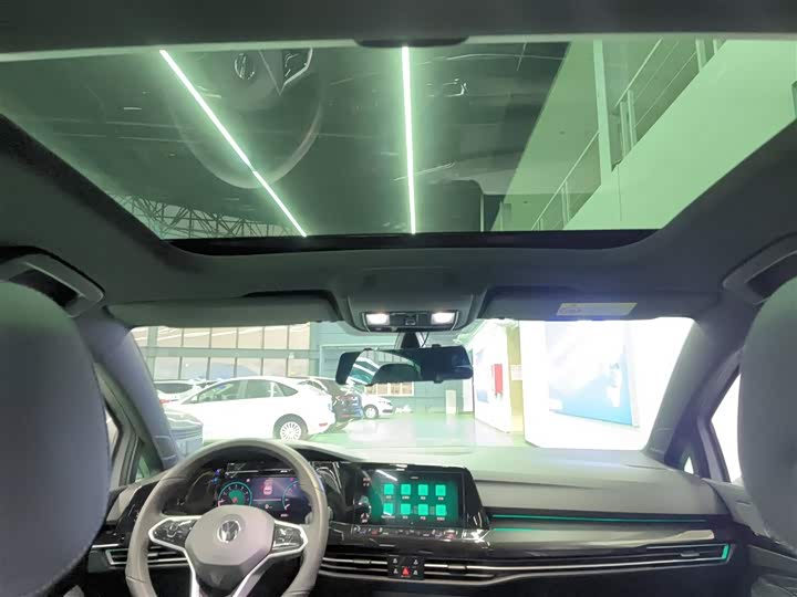 Фото 8 - Volkswagen Golf