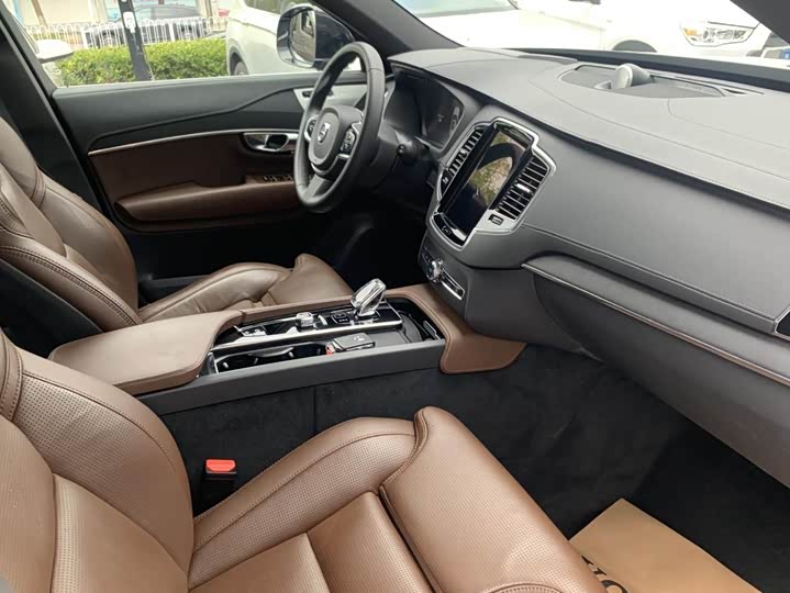 Фото 2 - Volvo XC90