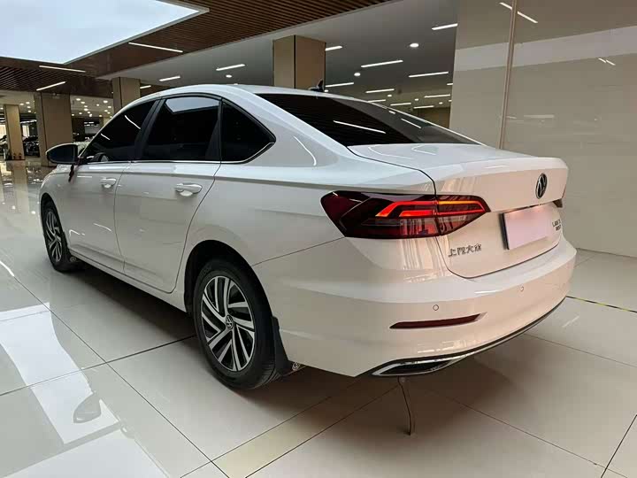 Фото 9 - Volkswagen Lavida