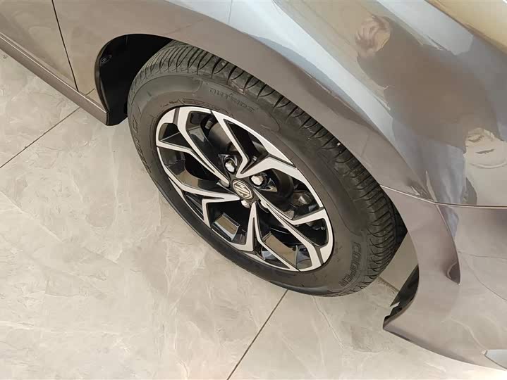 Фото 6 - MG Motor 5