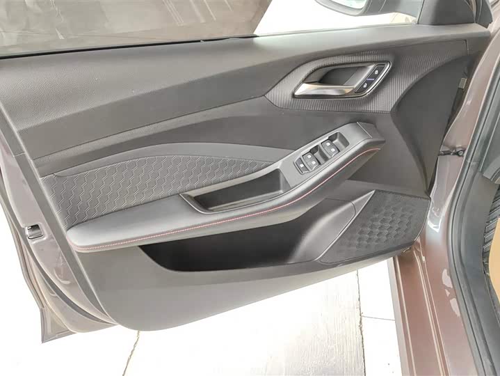 Фото 7 - MG Motor 5