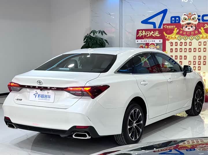 Фото 9 - Toyota Avalon