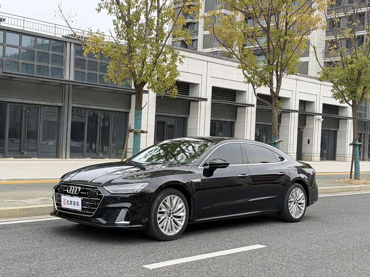 Фото 1 - Audi A7L