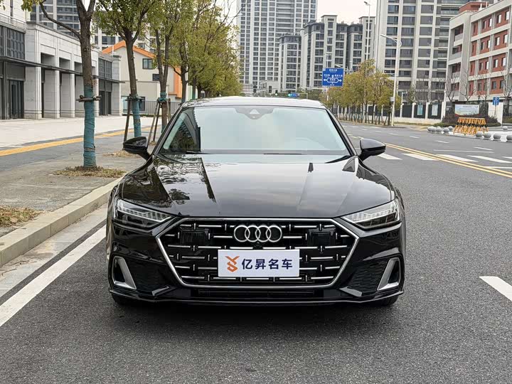 Фото 2 - Audi A7L