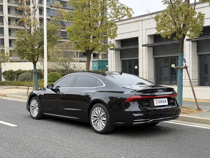 Фото 4 - Audi A7L