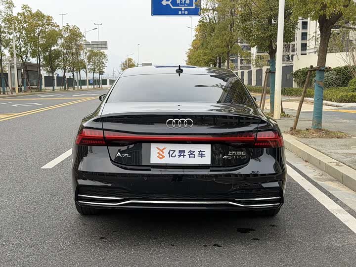 Фото 5 - Audi A7L