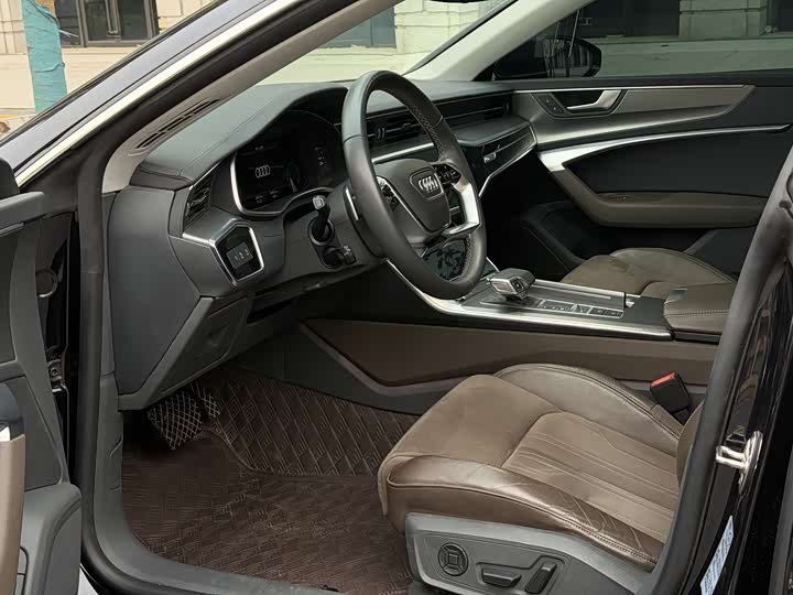 Фото 6 - Audi A7L