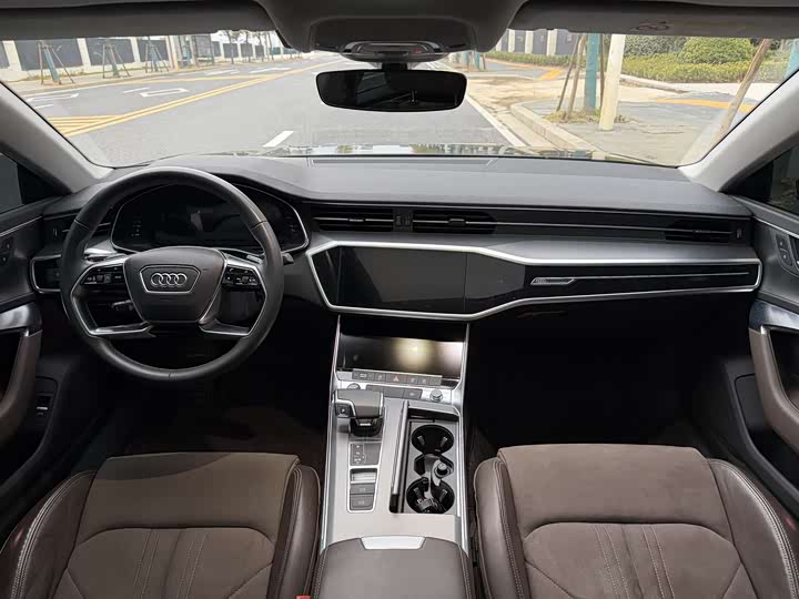 Фото 7 - Audi A7L