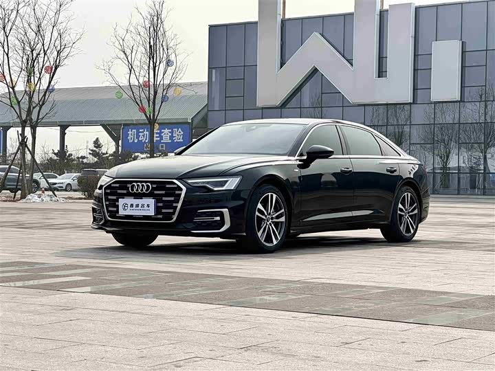 Фото 1 - Audi A6L