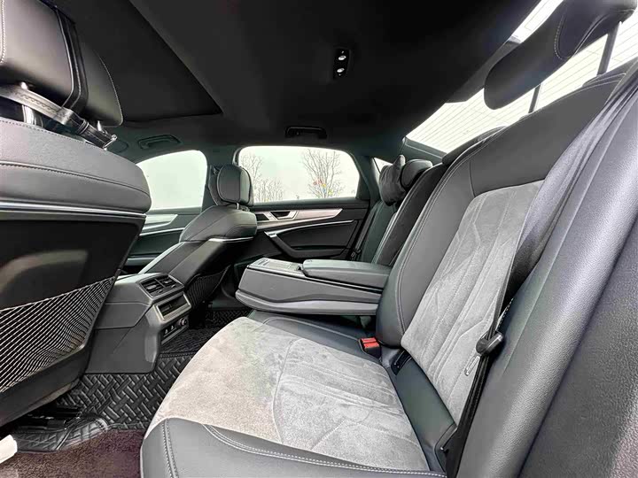 Фото 8 - Audi A6L