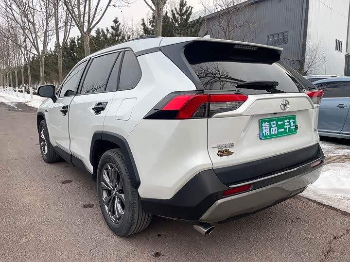 Фото 6 - Toyota RAV4