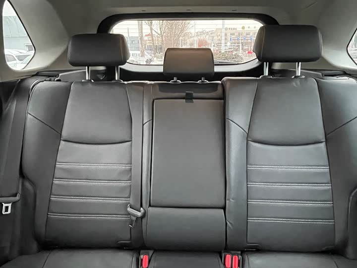 Фото 9 - Toyota RAV4