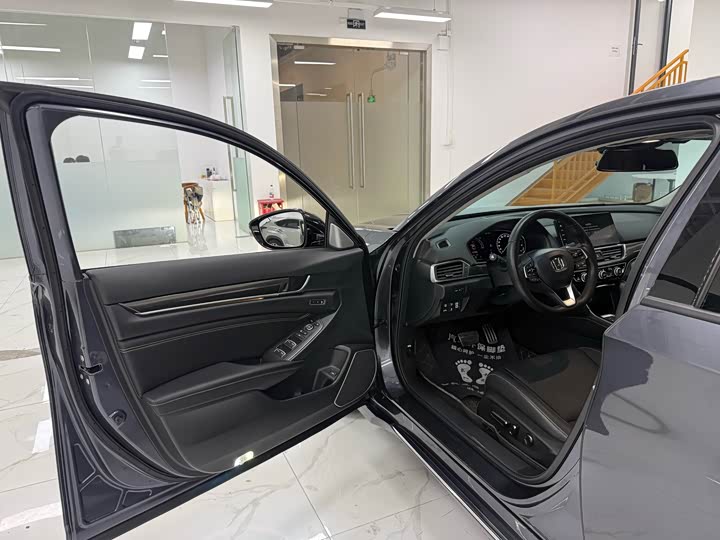 Фото 8 - Honda Accord