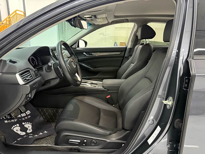 Фото 9 - Honda Accord