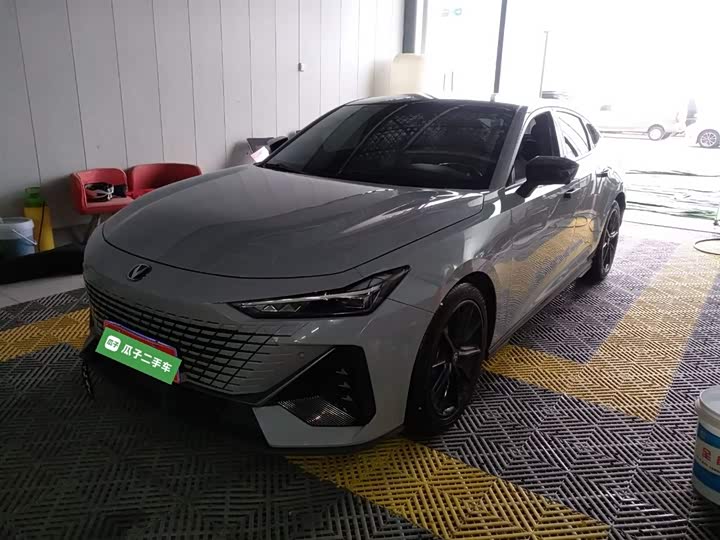 Фото 1 - Changan UNI-V