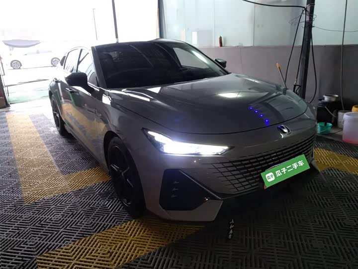 Фото 4 - Changan UNI-V