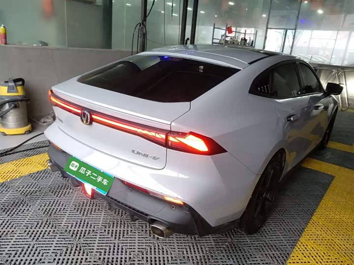 Фото 7 - Changan UNI-V