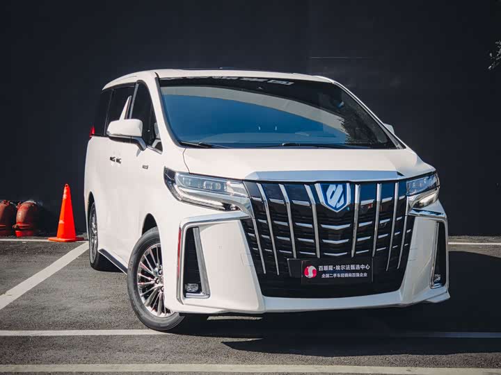 Фото 3 - Toyota Alphard