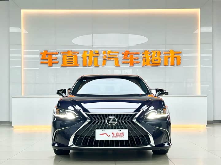 Фото 3 - Lexus ES