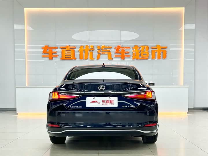 Фото 6 - Lexus ES